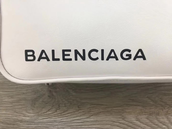 BALENCIAG巴黎世家 17秋冬 爆款三角包 原版進口皮 476975  BL1835